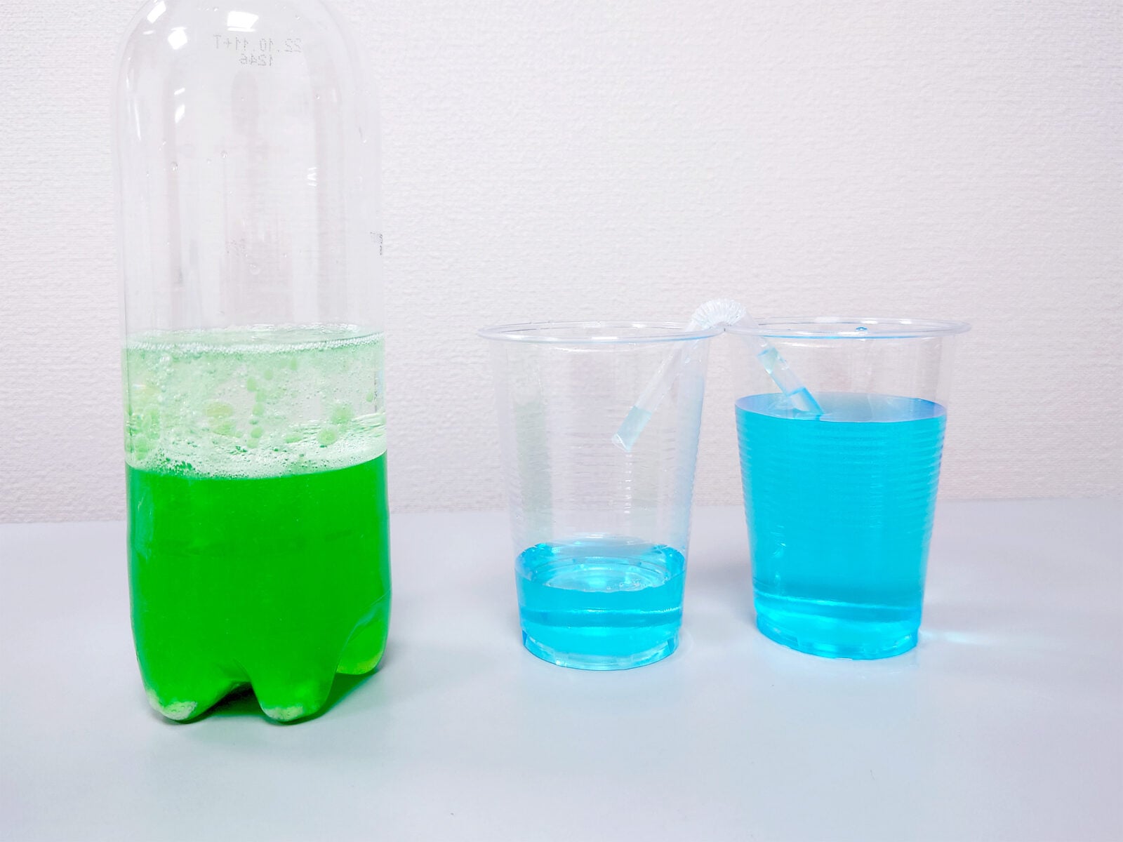 水のおもしろ実験イメージ画像。